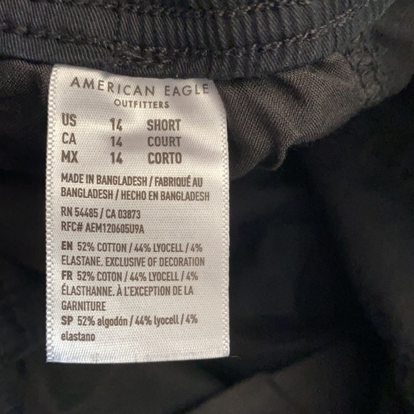 American Eagle black cargo capris size 14 short - Picture 6 of 9